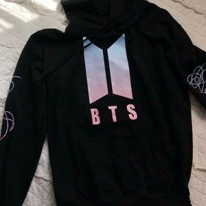 Women’s or Girls lightweight black sweater SM